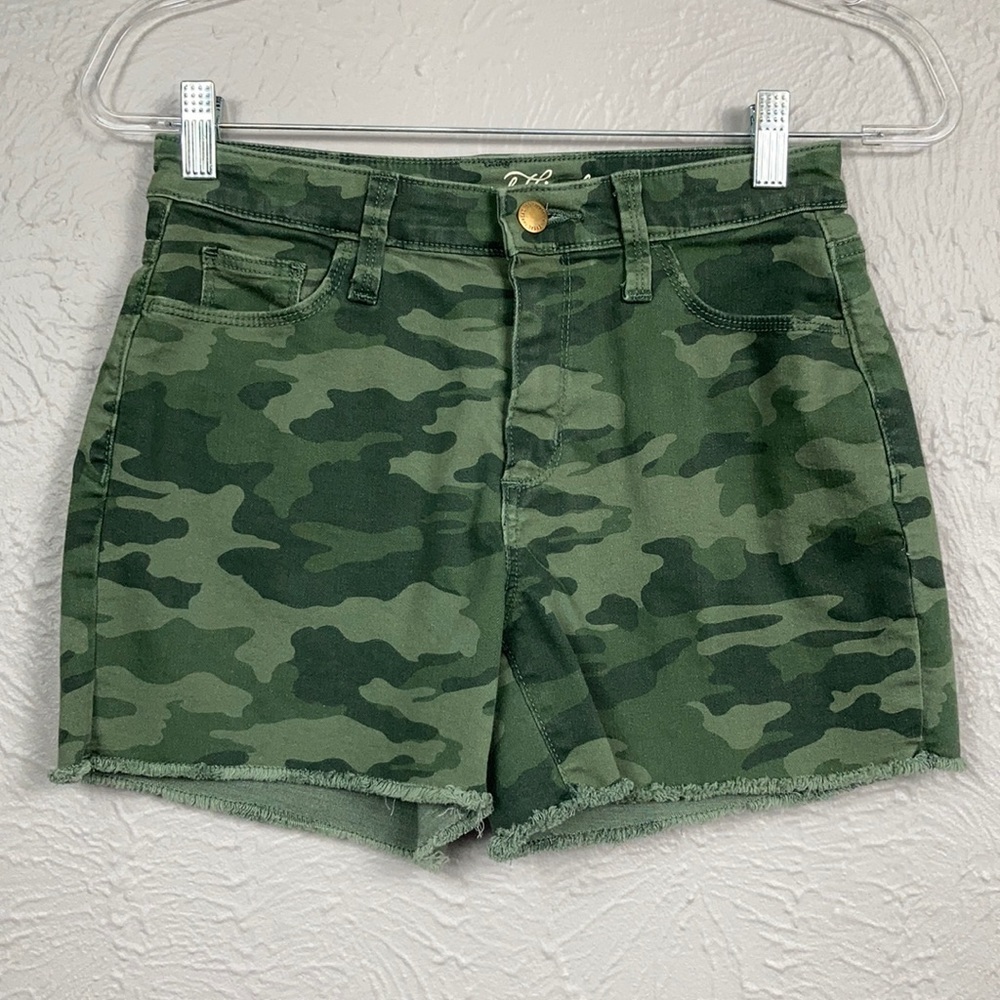 Universal Thread Green Camo Jean Shorts Size 2/26
